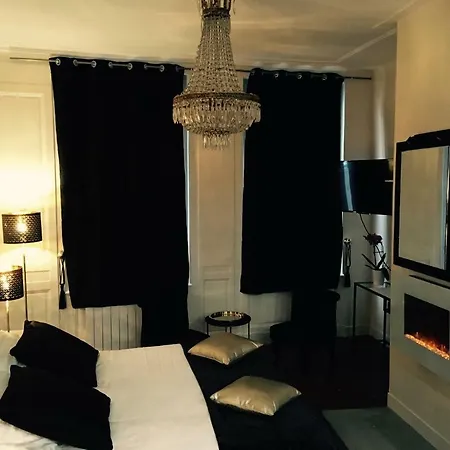 La Galerie Des Glaces Apartment *