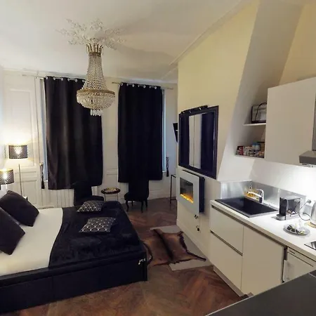 La Galerie Des Glaces Apartment
