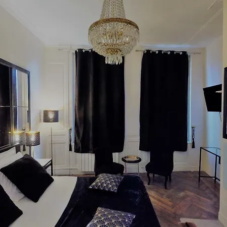 La Galerie Des Glaces Apartment